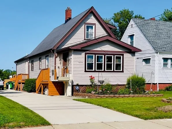 1353 E 289th St, Wickliffe, OH 44092