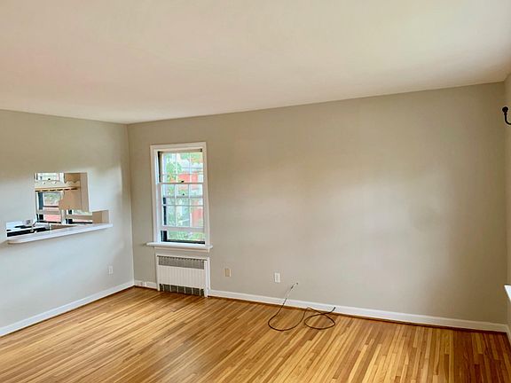 3rd image of 949 Delaware Ave #4