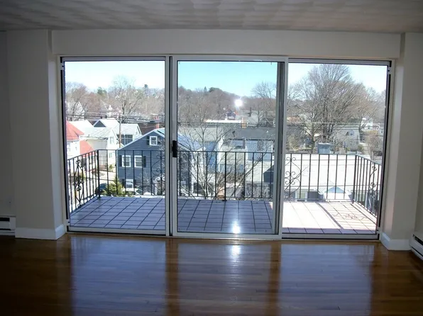 260 Tremont St APT 22, Melrose, MA 02176
