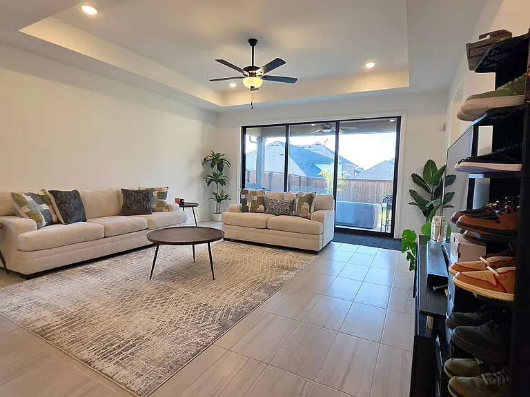 1513 Larson Ln — Photo 23
