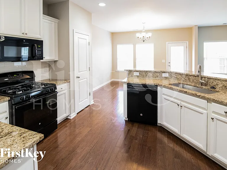 445 Whispering Breeze Ln — Photo 7