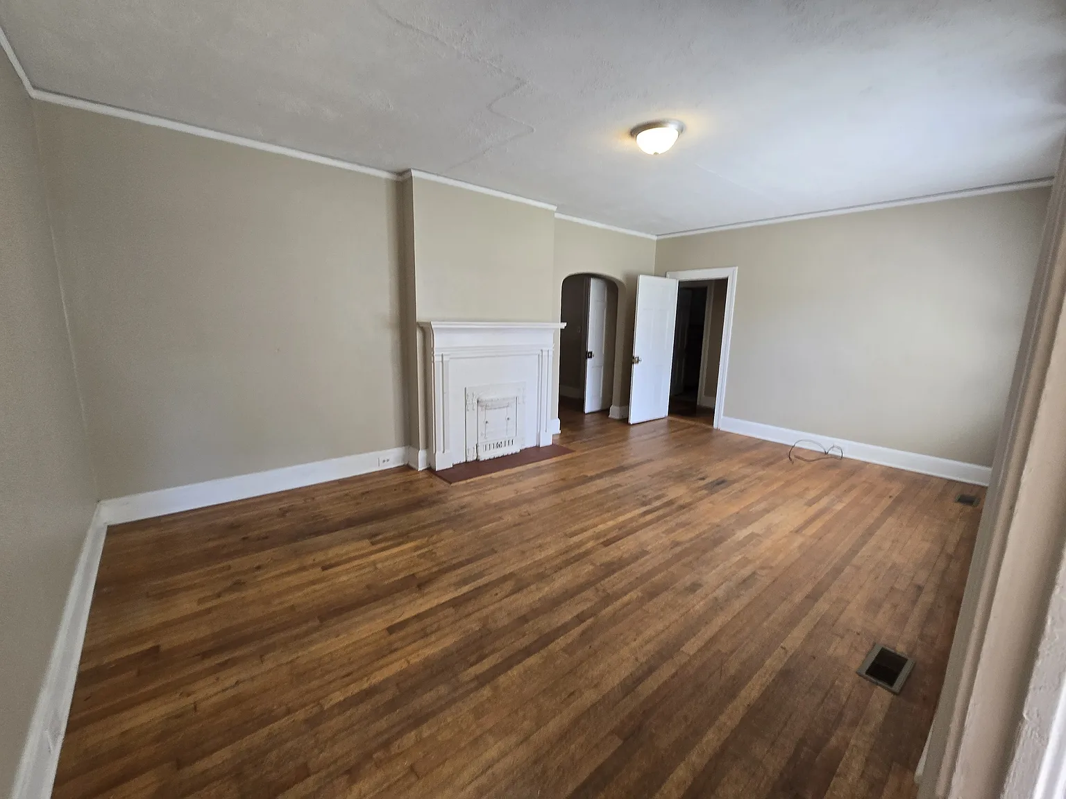 605 Rhodes Avenue - 1 — Photo 2