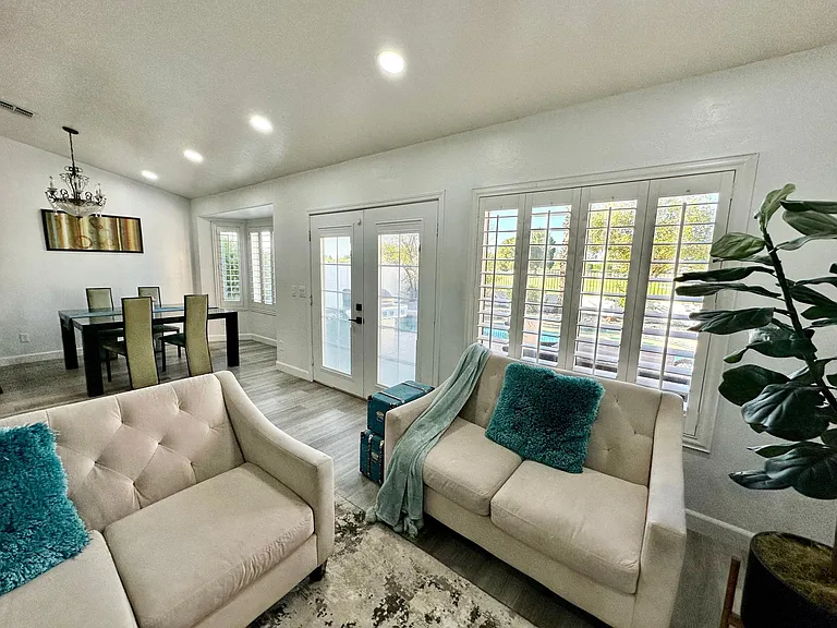 1020 E Hearne Way — Photo 23