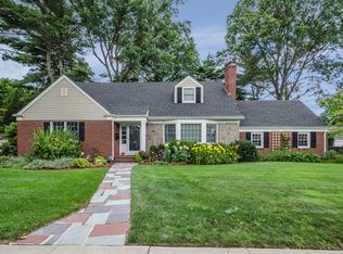 255 Park Ave W, Westbury, NY 11590