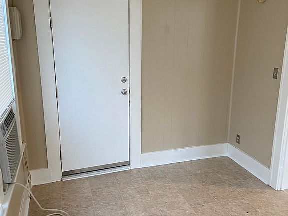 3rd image of 2218 1/2 E 5th Pl