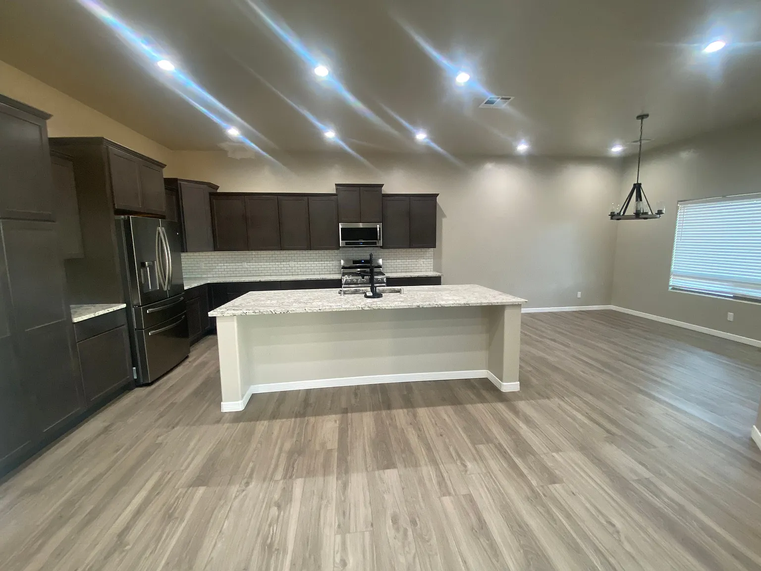 4 bed, 2.0 bath, 2254 sqft, $2,250 — Photo 3