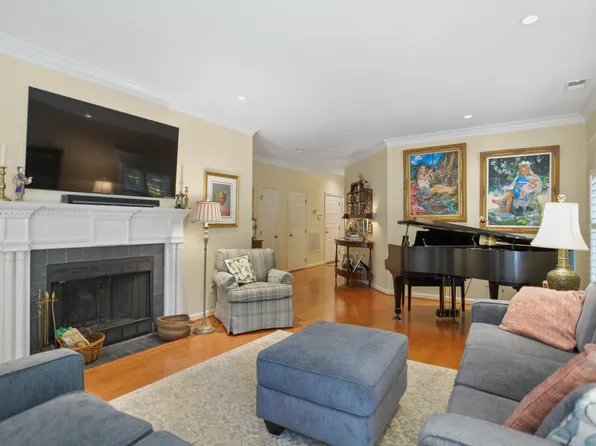 741 Bishops Park Dr Unit 105, Raleigh, NC 27605