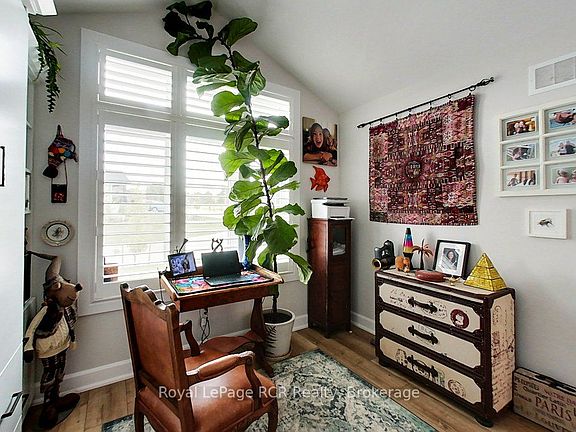 3rd image of 815 18th St