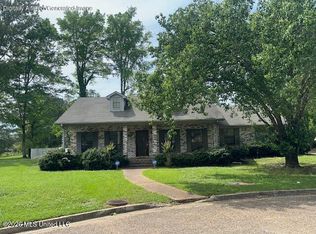16 Fawn Grv, Jackson, MS 39212
