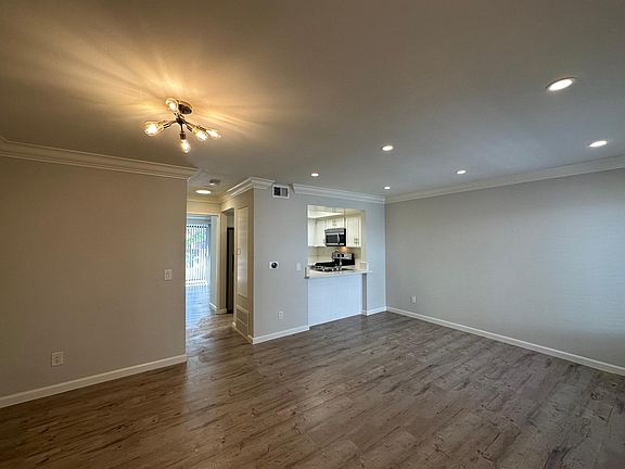 3rd image of 2250 N Niagara St #101