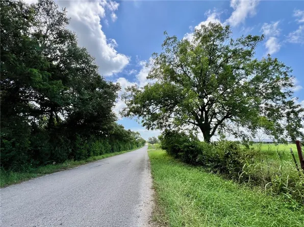 1561 Oevermann Rd, Burton, TX 77835