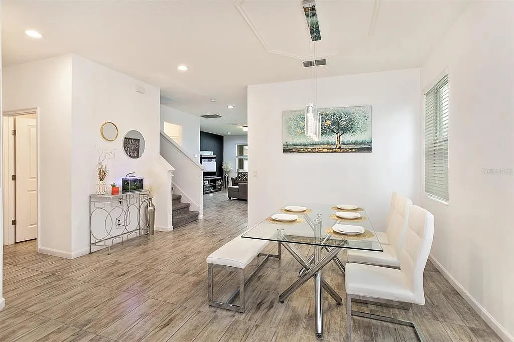 4 bed, 2.5 bath, 2485 sqft, $2,700 — Photo 4