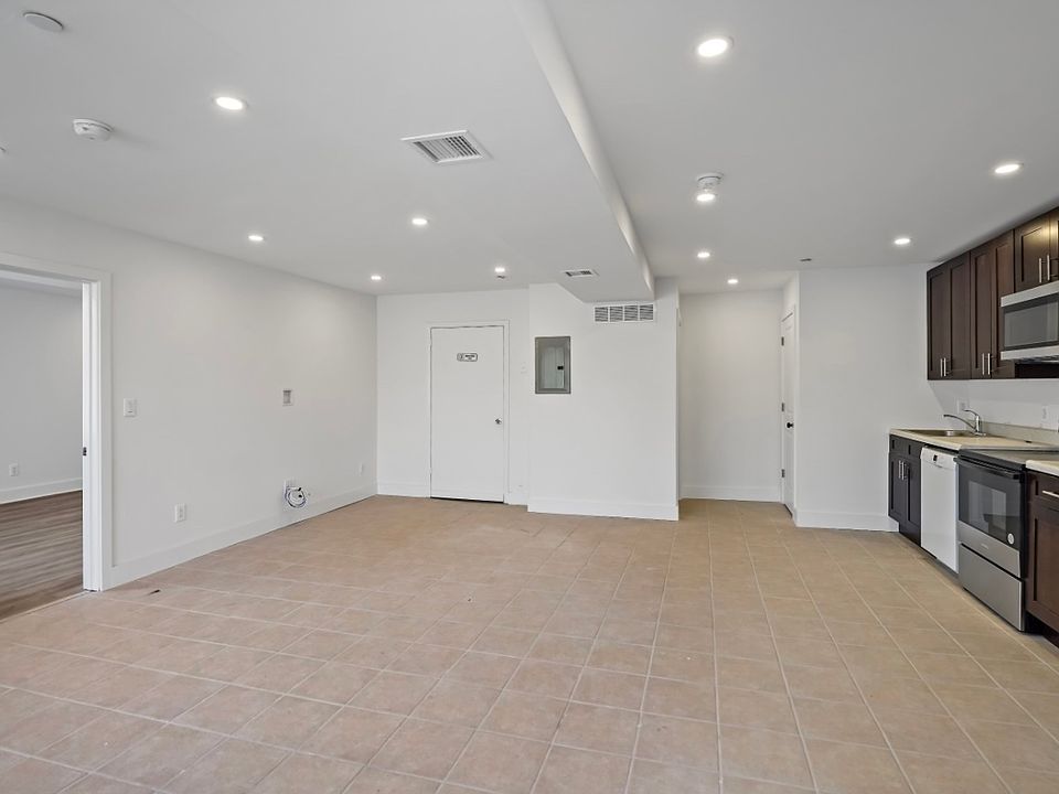 1st image of 7 Hill St #5