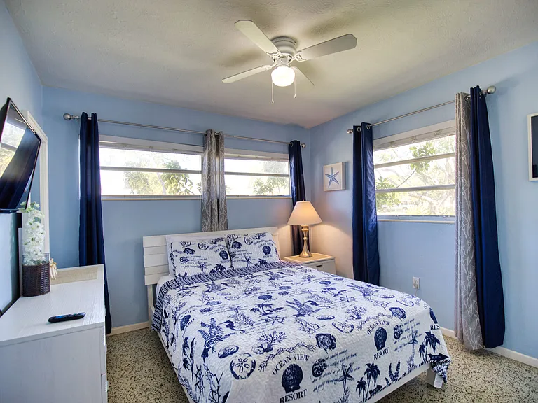 N Tamiami Trl — Photo 10