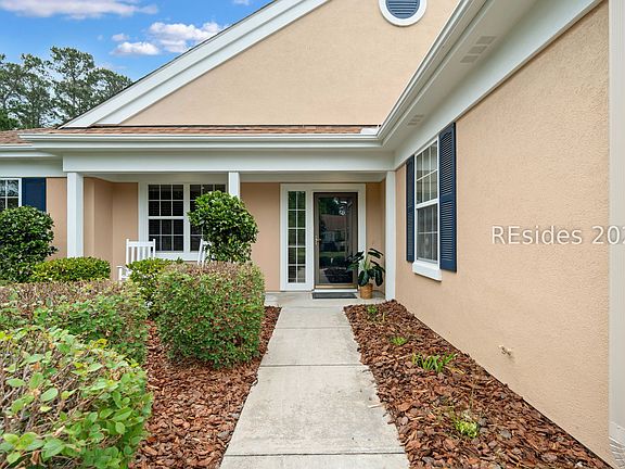 3rd image of 32 Willow Brook Dr