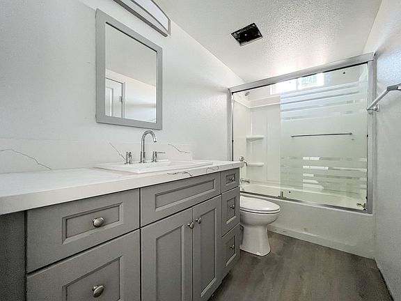 5th image of 1819 E 9th St E #3306