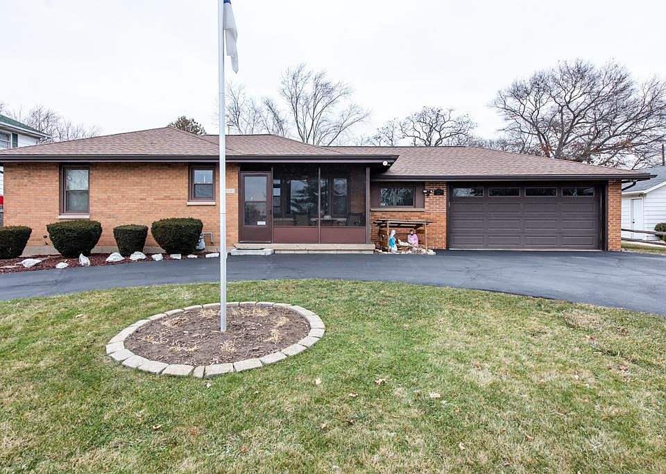1st image of 2112 Hawthorne Ln