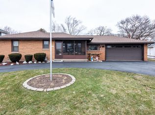 2112 Hawthorne Ln, Waukegan, IL 60087