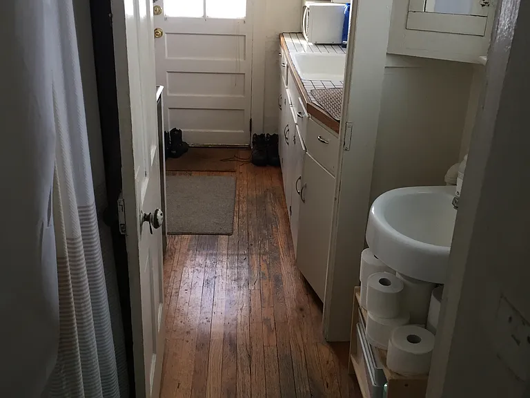 649 University Ave — Photo 9
