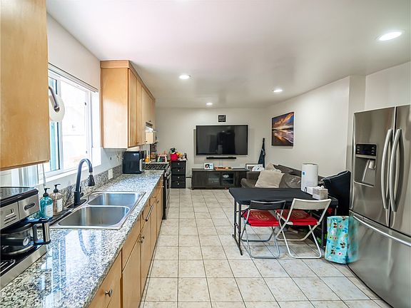 3rd image of 4844 Bluebell Ave