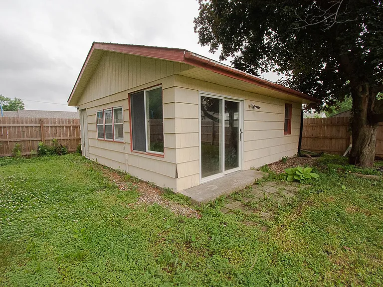 205 15th St SE — Photo 16