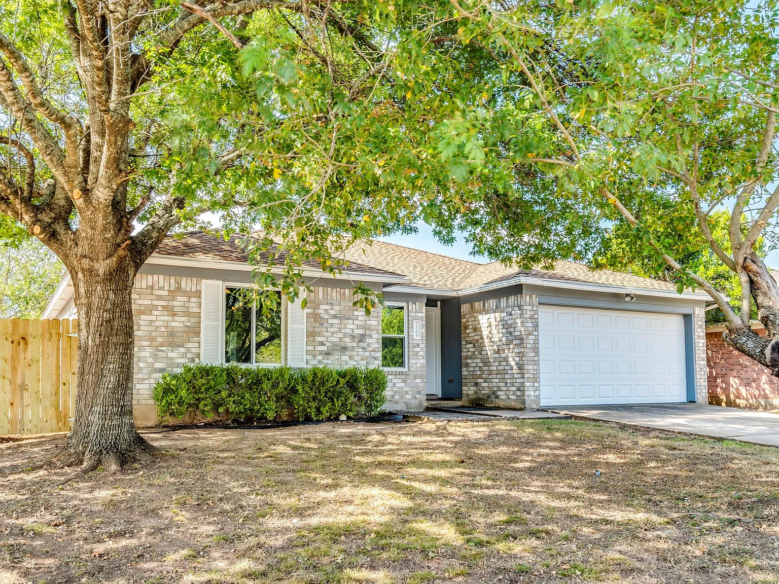 3 bed, 2.0 bath, 1305 sqft, $1,800 — Photo 2