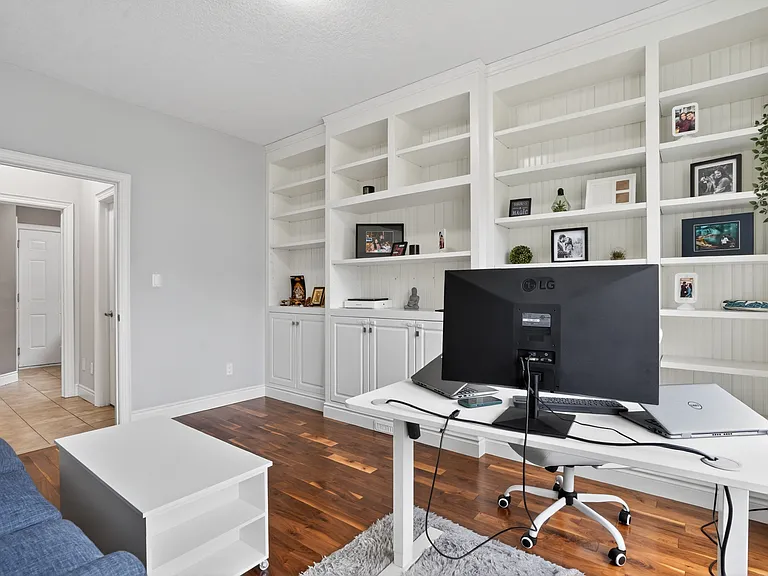 2200 Dogwood Cres — Photo 18