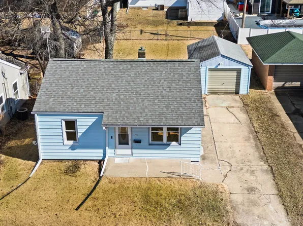 1412 N 11th St, Pekin, IL 61554