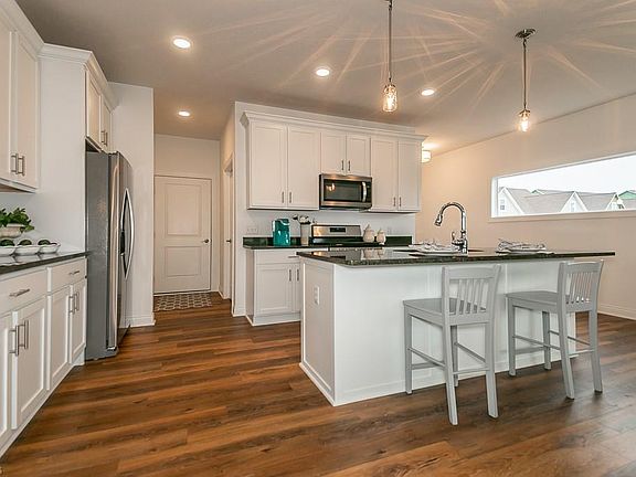 3rd image of 185 Larimar Dr Unit 185