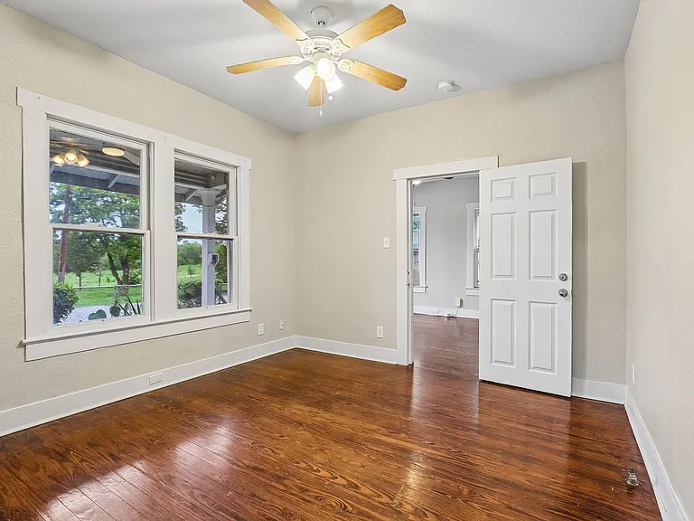 2310 N Sabinas St — Photo 17