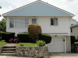 37 Magdalene St, Providence, RI 02909