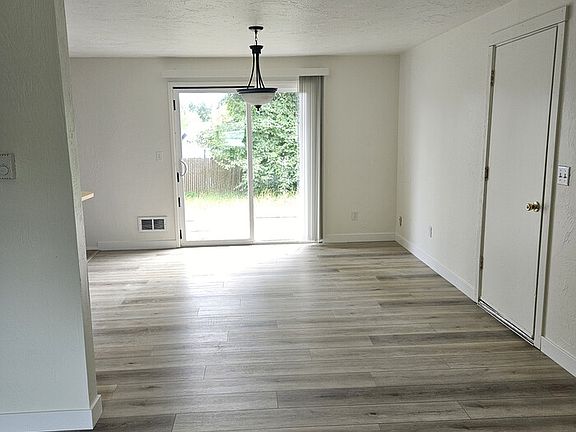 3rd image of 19216 77th Ave E