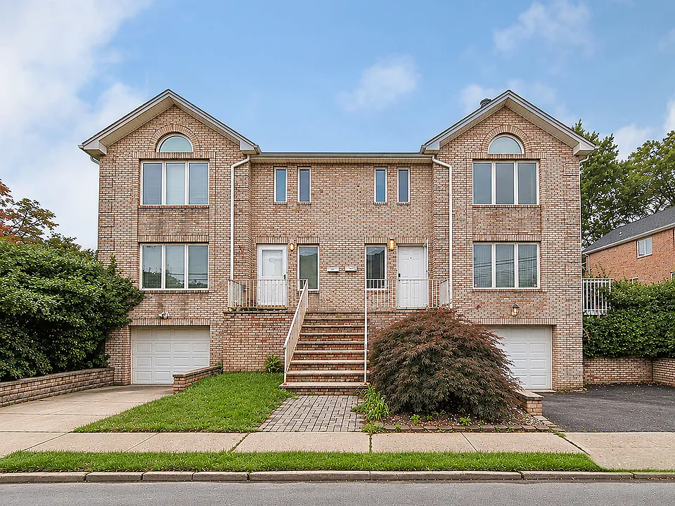 26B E Washington Pl