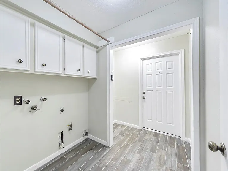 2304 Colleen Dr — Photo 14