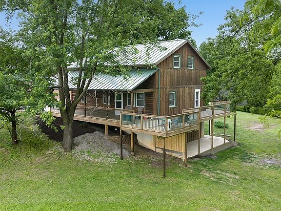 2nd image of 2906 N Hutton Rd