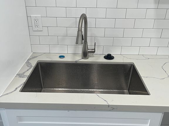 5th image of 825 S Bedford St #103