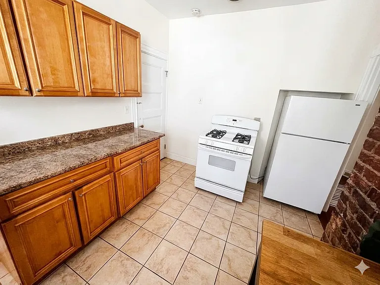 75 Elmira St #75 — Photo 6
