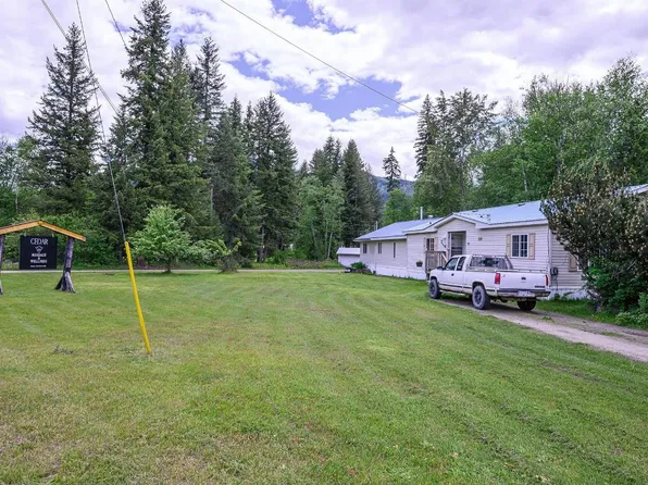 32 Old North Thompson Hwy E, Clearwater, BC V0E 1N2