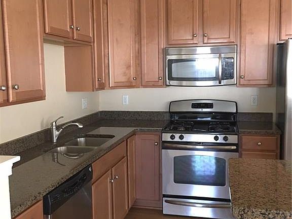 4th image of 215 Emily Ln