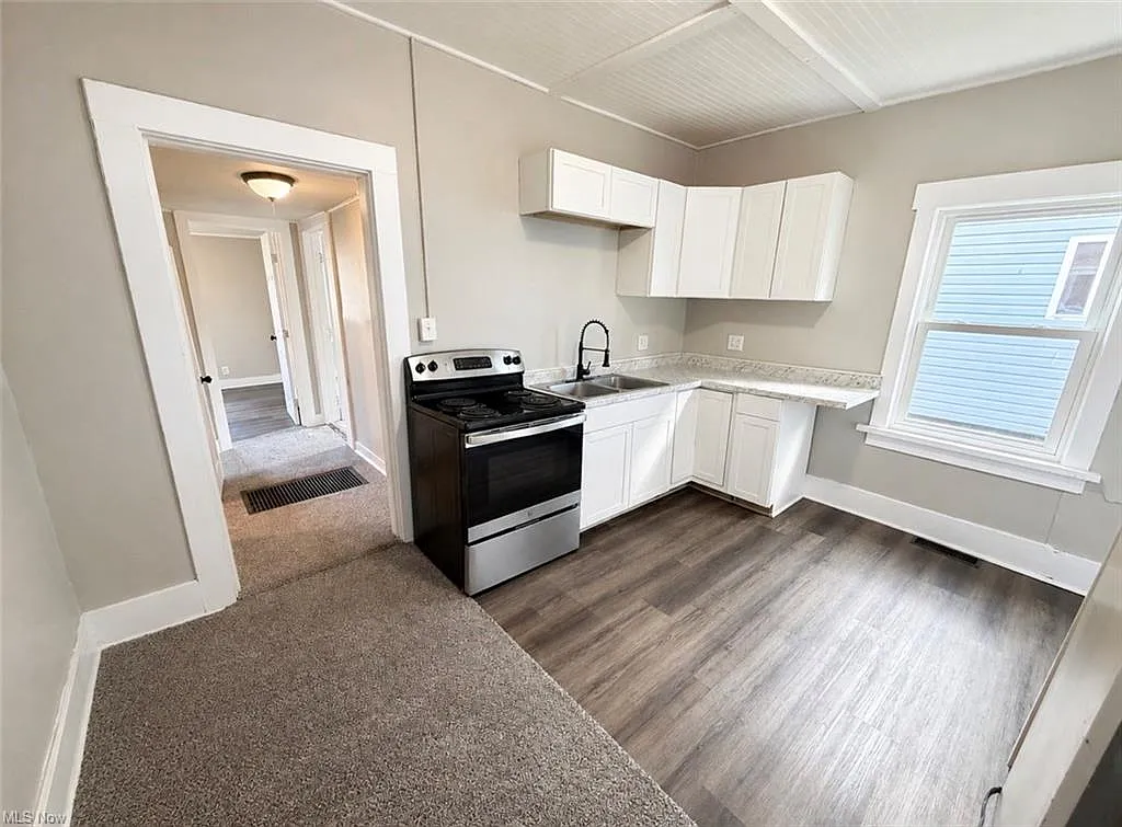 2224 Hoge Avenue (sean) - 1 — Photo 2