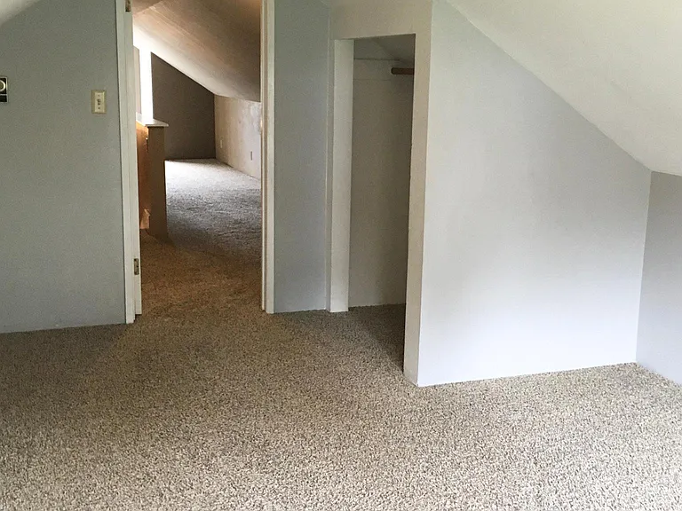 Upstairs bedroom.