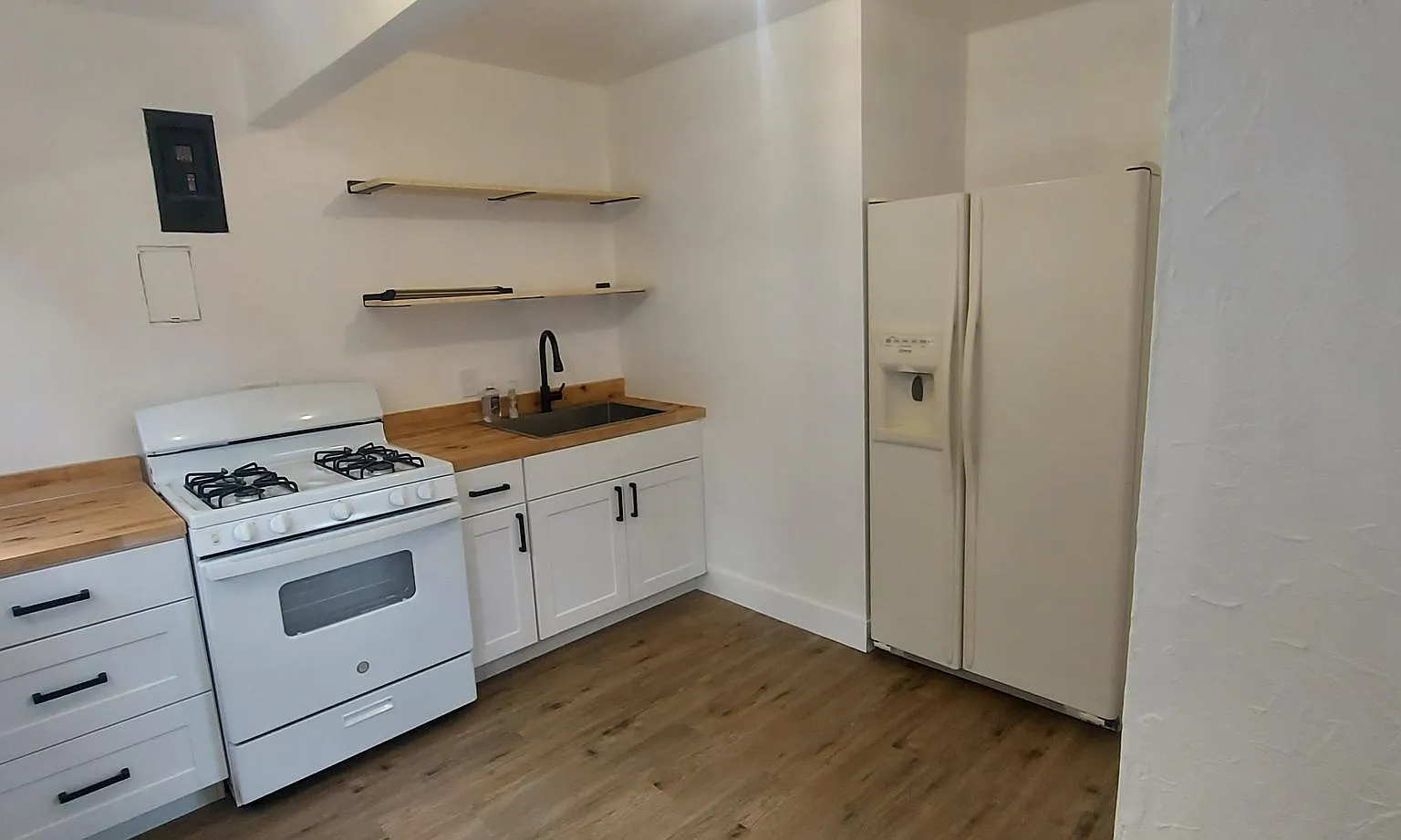 2 bed, 896 sqft, $1,950 — Photo 3