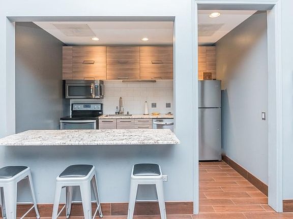 4th image of 645 N Kingsbury St APT 1808