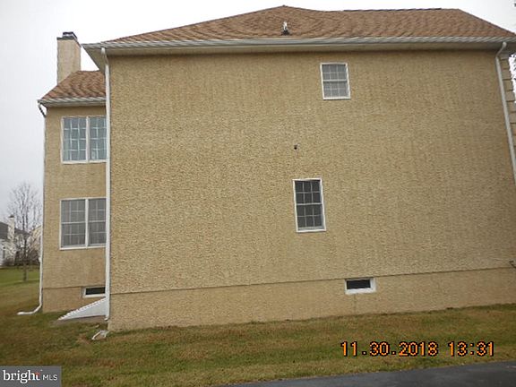 3rd image of 808 Lowell Dr