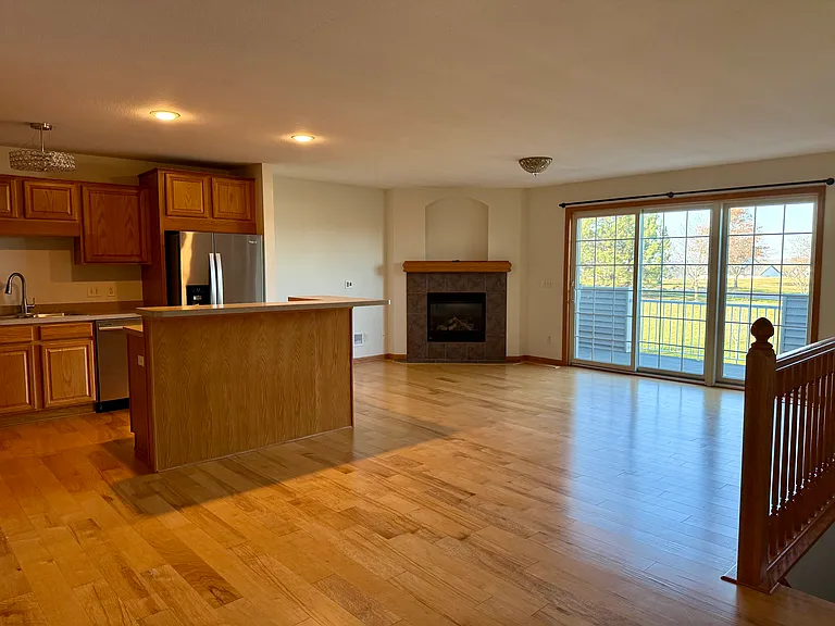 616 Shardlow Ln NE — Photo 4