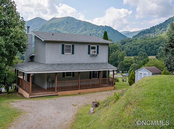1st image of 77 Crestwood Dr