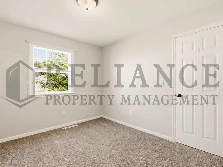 3123 W Douglas Ave — Photo 30