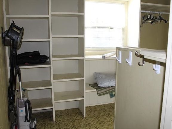 5th image of 105 Creekwood Dr