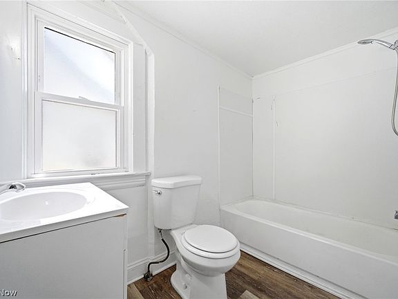 5th image of 15901 Pythias Ave