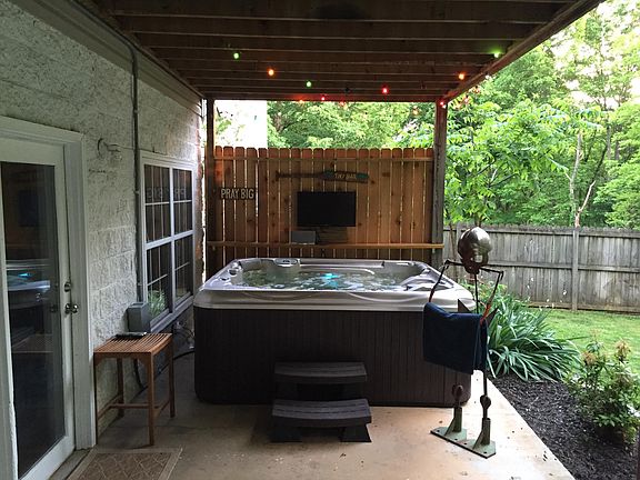 4th image of 1621 Banyan Way